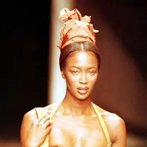 Supermodel Naomi Campbell Italy Milan Fashion Week 1998 Naomi Campbell walks down