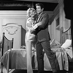 Susannah York and Warren Beatty on the set of "Kaleidoscope"