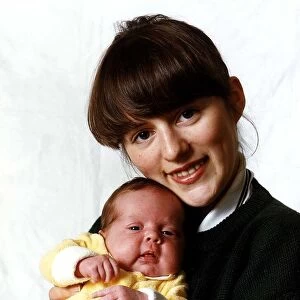 Suzanne Hall Actress ex Coronation Street check out girl with her baby Kate