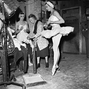 "Swan Lake"Ballet Rehearsal Beryl Grey. December 1952 C6192 - 002