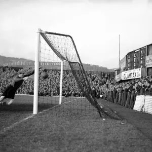 Swansea 1-2 Southampton, League match, Saturday 25th October 1952 Swansea 1-2 Southampton, League match, Saturday 25th October 1952