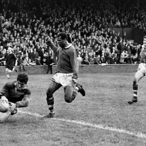 T. Crosby scores Leeds 4th try against Salford during their rugby league match