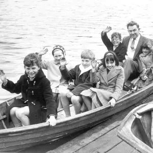 Taking a boat ride on the lake was a popular past-time Page 19 TWWW Potters Holiday 10th Taking a boat ride on the lake was a popular past-time Page 19 TWWW Potters Holiday 10th