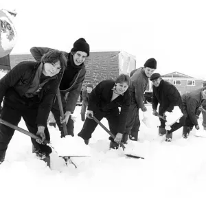 Teessiders use shovels to dig themselves out of the snow. Middlesbrough Teessiders use shovels to dig themselves out of the snow. Middlesbrough