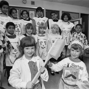 Dientes, dentistas y ferias de dientes ? alias alumnos del Colegio Infantil Moorcross. Dientes, dentistas y ferias de dientes ? alias alumnos del Colegio Infantil Moorcross.