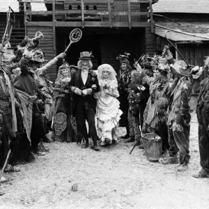 Television character Worzel Gummidge who is played by Jon Pertwee marries his Aunt Sally Television character Worzel Gummidge who is played by Jon Pertwee marries his Aunt Sally