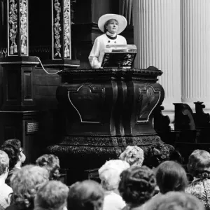 Television chef, Fanny Cradock, speaking from the pulpit, St Mary Woolnoth Church Television chef, Fanny Cradock, speaking from the pulpit, St Mary Woolnoth Church