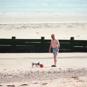 As temperatures rise at last the people of Teesside cast off those winter woolies As temperatures rise at last the people of Teesside cast off those winter woolies