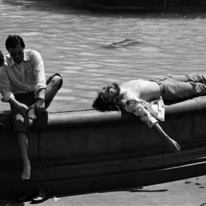 The temperatures rose again today in London and pavements became hotter and hotter The temperatures rose again today in London and pavements became hotter and hotter