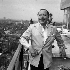 El dramaturgo Tennessee Williams durante su conferencia de prensa en los Carlton Towers. El dramaturgo Tennessee Williams durante su conferencia de prensa en los Carlton Towers.