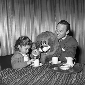 Terry Hall with Lennie the Lion. 1954 A401-008