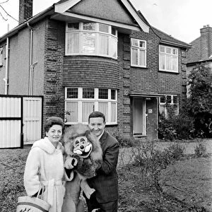 Terry Hall with Lenny the lion seen here at home. 1960 A1226-016