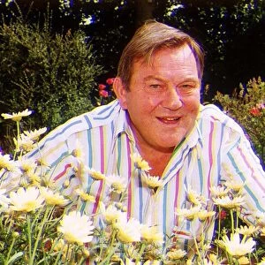 Terry Scott Comedy Actor in his garden at home dbase msi A©Mirrorpix