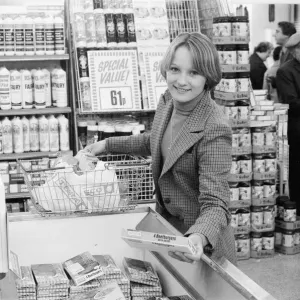 Épicerie Tesco, magasin, Londres, 9 mai 1977. La chaîne d'épiciers Tesco a fait.
