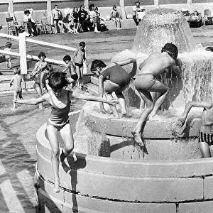 Time to cool off because, for once, the sun is shining. children splash about inTynemouth