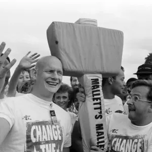 Timmy Mallett with Duncan Goodhew neg no 88 / 3387