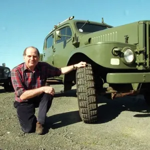TOM BICKETT FROM KILMARNOCK WITH HIS VOLVO RADIO CONTROL VEHICLE AND JEEP TOM BICKETT FROM KILMARNOCK WITH HIS VOLVO RADIO CONTROL VEHICLE AND JEEP