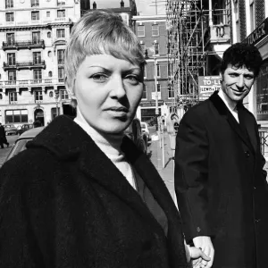 Tom Jones pop star and his wife Lyn Jones in London do some house hunting now that Tom Jones pop star and his wife Lyn Jones in London do some house hunting now that