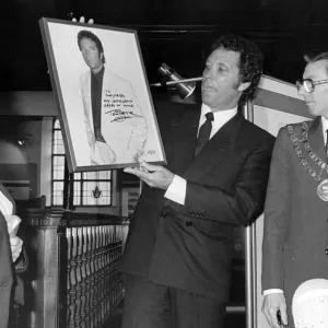 Tom Jones presents photograph to Pontypridd Print Tom Jones presents photograph to Pontypridd Print