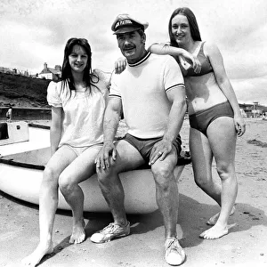 Tom Jones never had any trouble from girls clad in bikinis