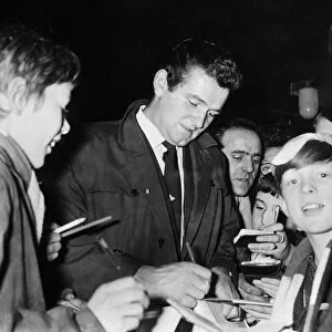 Tommy Lawrence signing autographs. Cica 1960s