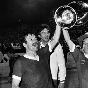 Tommy Smith (L) and Ian Callaghan with the European Cup 1977