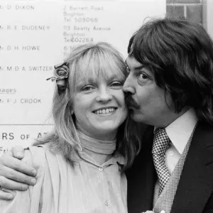 La boda de Top of the Pops. Annie Nightingale se casa con Tony Baker en Brighton. La boda de Top of the Pops. Annie Nightingale se casa con Tony Baker en Brighton.