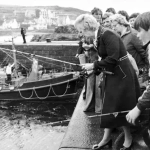 La líder de la oposición conservadora Margaret Thatcher MP en una gira de 100 millas por Dumfries y Galloway.