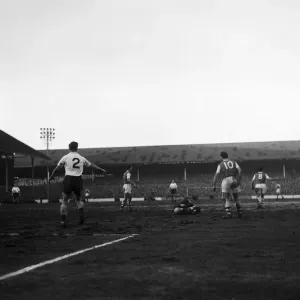 Tottenham 1-4 Arsenal, League Division One match at White Hart Lane
