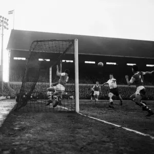 Tottenham 1-4 Arsenal, League Division One match at White Hart Lane