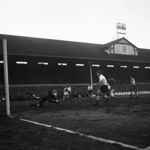Tottenham 1-4 Arsenal, League Division One match at White Hart Lane