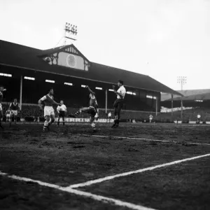 Tottenham 1-4 Arsenal, League Division One match at White Hart Lane
