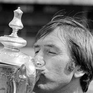 Tottenham Hotspur manager Keith Burkinshaw kisses the FA Cup. 15th May 1981