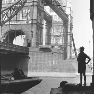 Tower Bridge, London. August 1939 L148