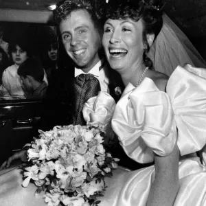 L'athlète de piste Tom McKean et son petit ami d'enfance Yvonne Fraser après leur mariage à.
