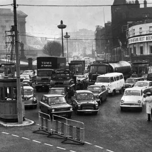 Bouchon de circulation à l'extérieur de l'entrée du tunnel Queensway à Liverpool après une précédente. Bouchon de circulation à l'extérieur de l'entrée du tunnel Queensway à Liverpool après une précédente.