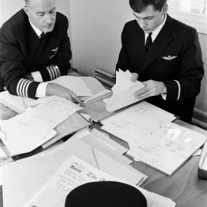 Pilotos en formación Stephen Radcliffe y John Penwill 1 de febrero de 1968. Pilotos en formación Stephen Radcliffe y John Penwill 1 de febrero de 1968.