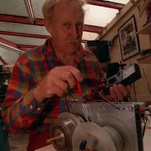 Trevor Baylis in workshop inventor of clockwork radio 1993