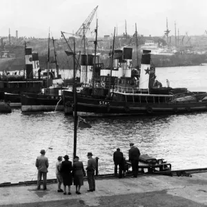 Barcos remolcadores de la Francia, compañía Fenwick de Tyne y Wear fotografiados en sus amarras. Barcos remolcadores de la Francia, compañía Fenwick de Tyne y Wear fotografiados en sus amarras.