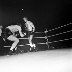 Turpin v Cartier boxing match. March 1953 D1395-005