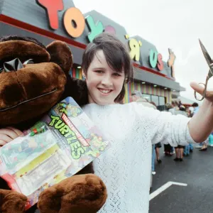 La locura de las tortugas golpeó Teesside hoy, en la apertura del nuevo Toys R Us en el centro comercial de Teesside. La locura de las tortugas golpeó Teesside hoy, en la apertura del nuevo Toys R Us en el centro comercial de Teesside.