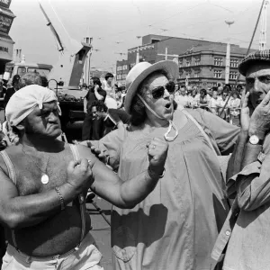 TV stars in Blackpool, Lancashire. Les Dawson, Hattie Jaques, Eric Sykes. August 1977 TV stars in Blackpool, Lancashire. Les Dawson, Hattie Jaques, Eric Sykes. August 1977