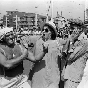 TV stars in Blackpool, Lancashire. Les Dawson, Hattie Jaques, Eric Sykes. August 1977 TV stars in Blackpool, Lancashire. Les Dawson, Hattie Jaques, Eric Sykes. August 1977