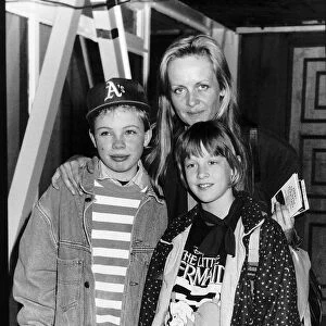 Twiggy Model and Actress with children Ace and Carly