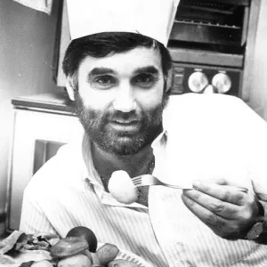 Ulster Soccer Idol George Best July 1987 Belfast boy George Best samples some spuds