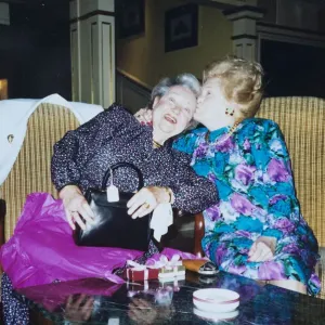 Ein ungedatetes Bild zeigt Agnes Stiven mit Mary Trump, der Mutter von Donald Trump (rechts) Ein ungedatetes Bild zeigt Agnes Stiven mit Mary Trump, der Mutter von Donald Trump (rechts)