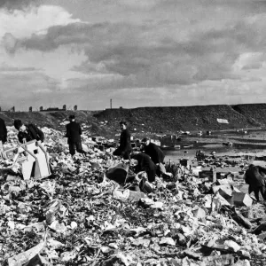 The unemployed of Cardiff pick over the rubbish tip close to the city. 19th October 1938 The unemployed of Cardiff pick over the rubbish tip close to the city. 19th October 1938
