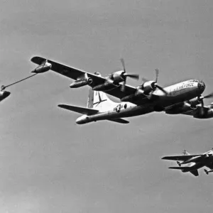 USAF KB50 Refuelling F100 and F101 in Flight Print 1960 USAF KB50 Refuelling F100 and F101 in Flight Print 1960