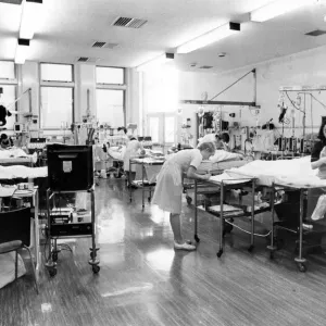 Cardiff Royal Infirmary ICU Print 7th April 1986 Cardiff Royal Infirmary ICU Print 7th April 1986