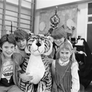 Groupe de soutien de l'école primaire et maternelle Upperthong Junior et Infant, foire annuelle.